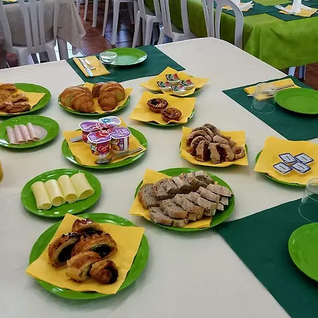בית כפרי The Camp *
